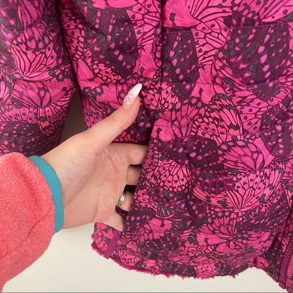 THE NORTH FACE Roxbury Pink Butterfly Camo Reversible Mossbud Swirl Jacket - Picture 6 of 12